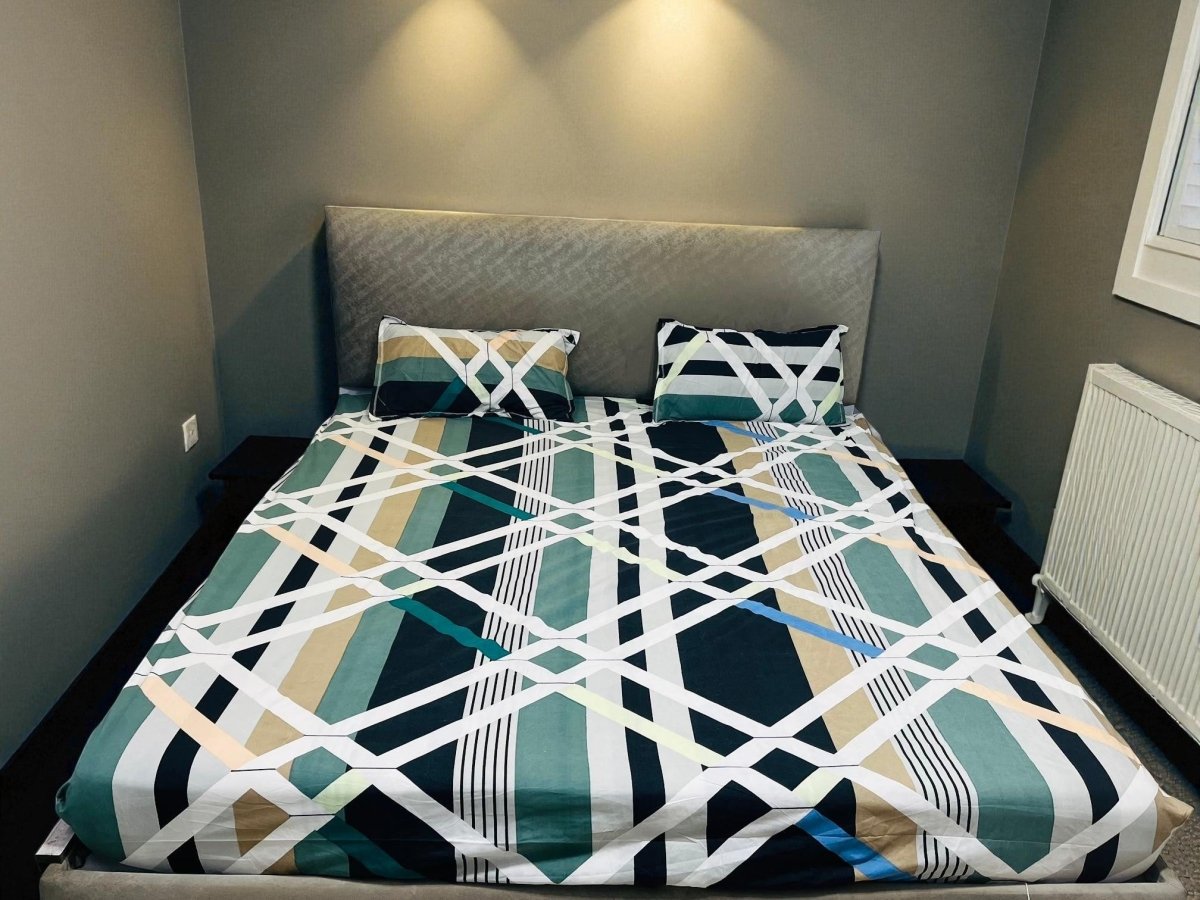 Prisello Super Soft Poly Cotton Fitted Bedsheet for King Size Bed 72x78x8 | Premium Elastic Fitted Bedsheet with Modern Geometric Pattern Design - Prisello